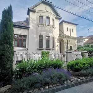  Apartment Kuria With Free Parking Ungarn